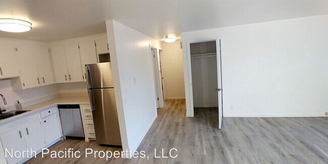 Building Photo - 4235-4239 27th Ave W