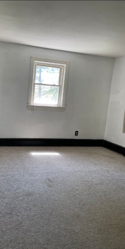 Foto del edificio - 446 Green Pond Rd
