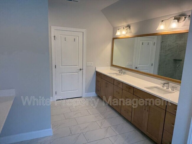 Foto del edificio - 209 Forsythia Ln
