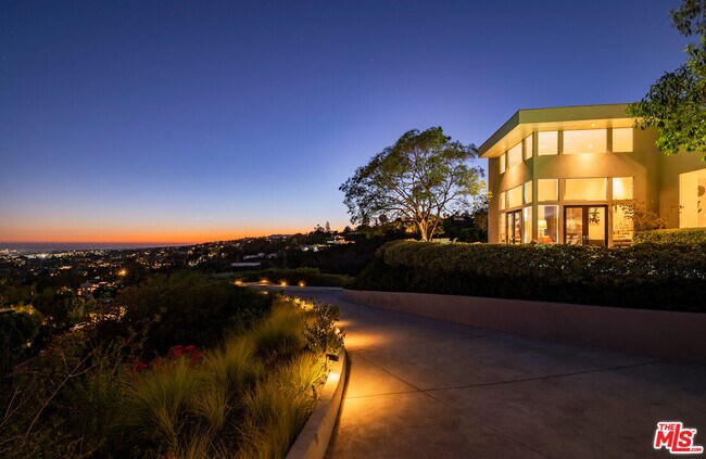 Foto del edificio - 1436 Summitridge Dr