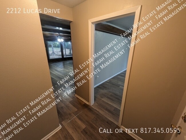 Building Photo - 2212 Lucas Dr