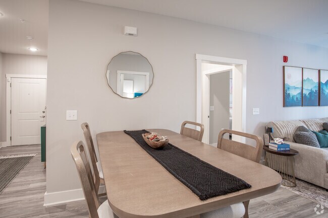 2 habitaciones, 2 baños - 1087 pies cuadrados - Área de comedor - Pine Reserve Apartments