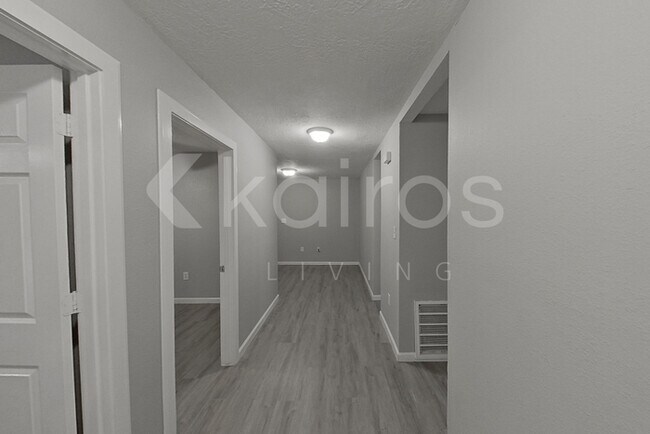 Building Photo - 10405 Barada St
