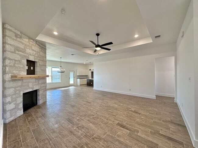 Building Photo - Viewable Now by Appointment Only!