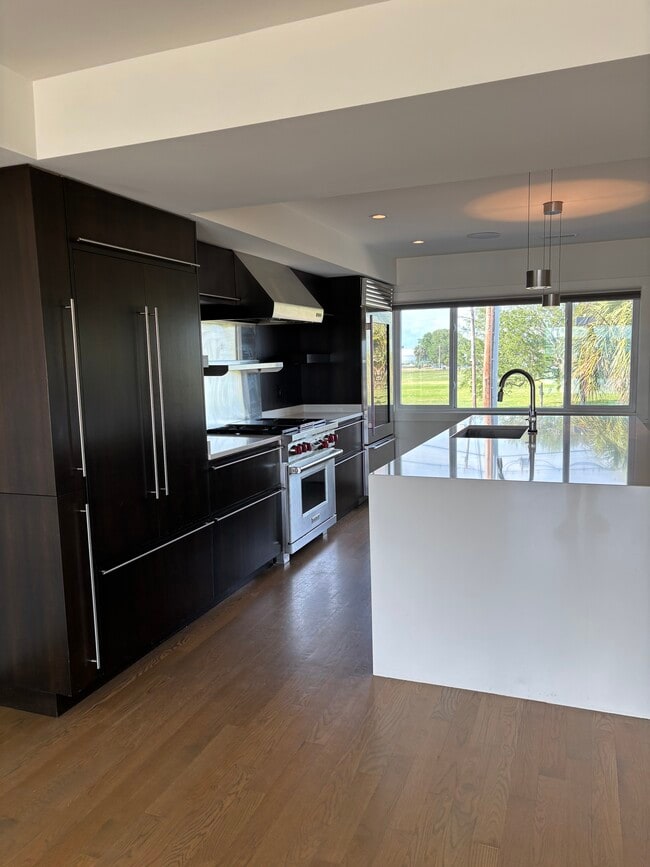 Building Photo - 350 Causeway Dr