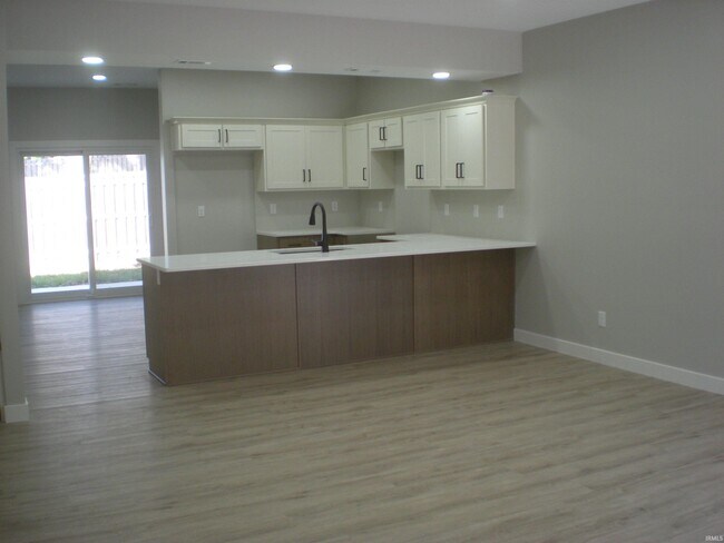 Foto del edificio - 5960 N Clinton St
