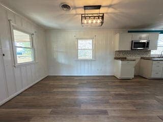 Building Photo - 802 Burks Hill Rd