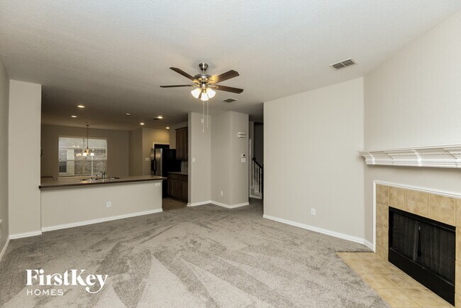 Foto del edificio - 1339 Lake Forest Dr