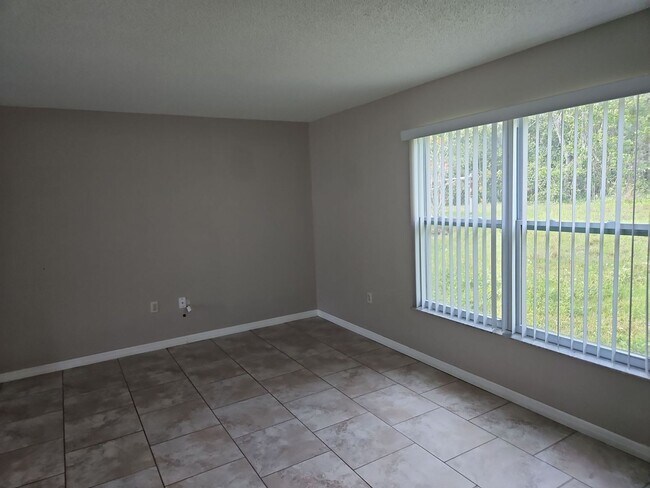 Foto del edificio - Spacious 2 Bedroom, 2 Bath, 2 car garage H...