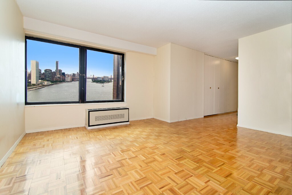 30 Waterside Plaza Unit 22H, New York, NY 10010 Room for Rent in New
