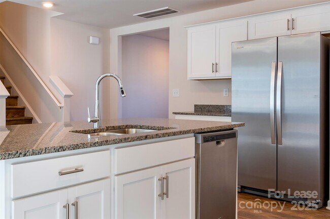Foto del edificio - 7882 Shallowbrook Dr
