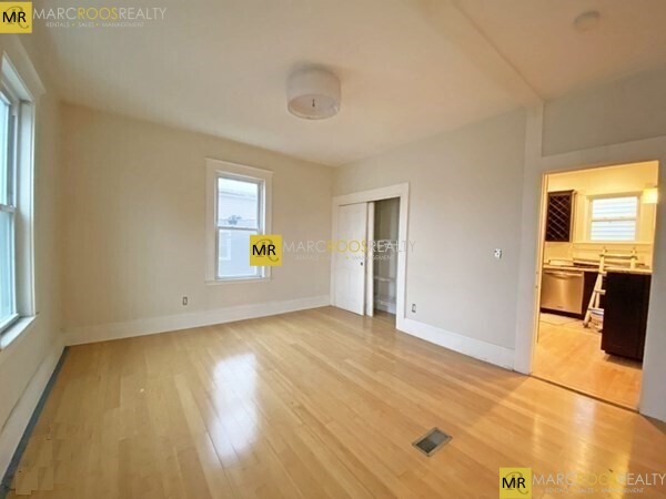 Foto principal - 327 Allston St