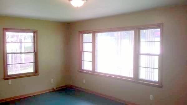 Livingroom - 519 Oak St N