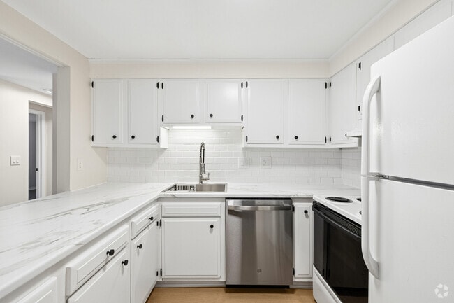 2BR, 1.5BA - 850SF - Kitchen - Thurber Apartments