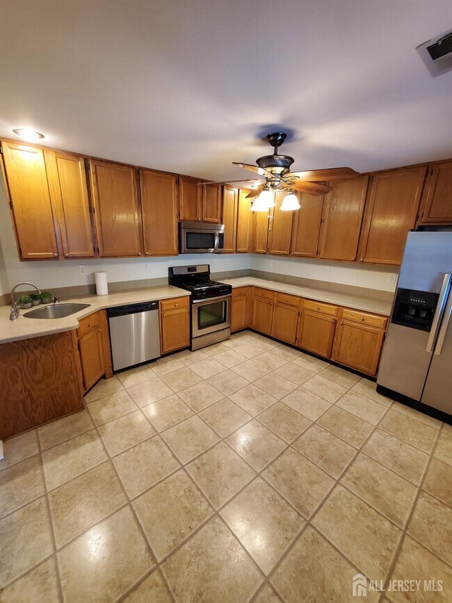 Foto del edificio - 4416 Birchwood Ct