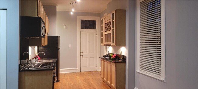 Foto del edificio - 2120 Waverly Pl