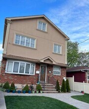 Building Photo - 207 Dongan Hills Ave