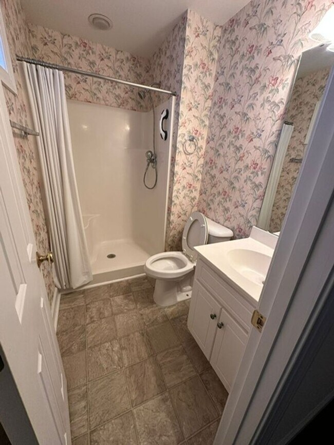 Foto del edificio - 1529 Surrey Ct