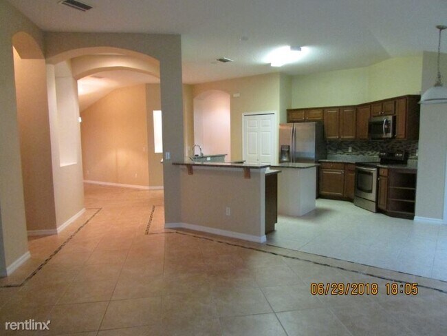 Building Photo - 4 br, 2 bath House - 6751 Calistoga Cir