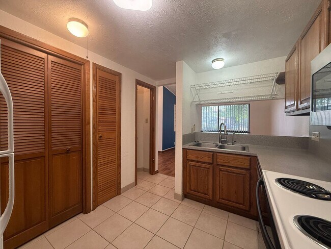 Foto del edificio - Ernest Properties 2 (295 Mooring Cir)