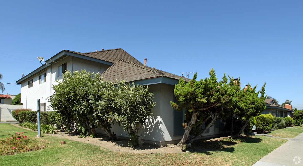 Primary Photo - Villa Florida Apartments
