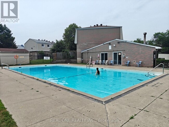 Building Photo - 400 Mississauga Vly Blvd