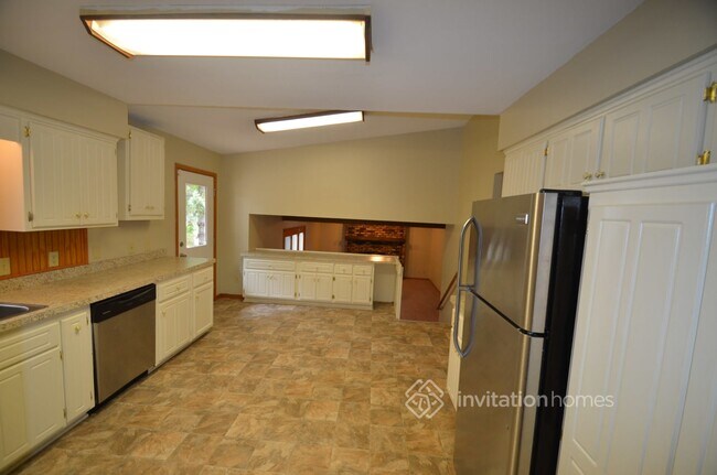 Building Photo - 11636 Evergreen St NW