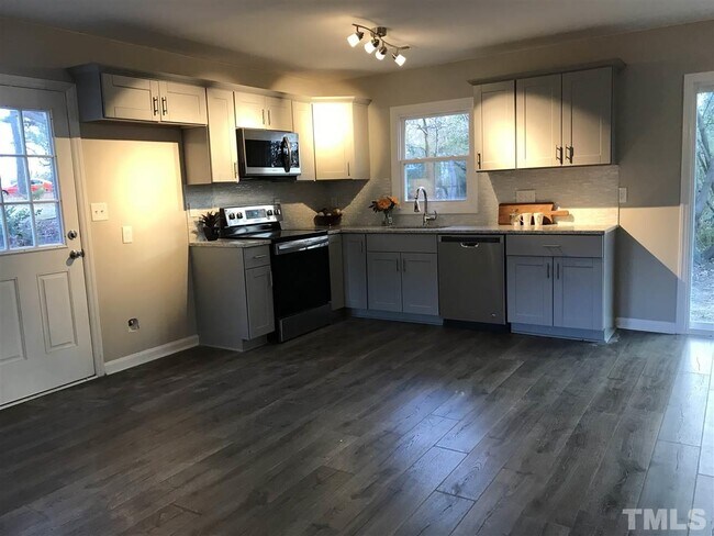 Foto del edificio - 1344 Wrentree Cir