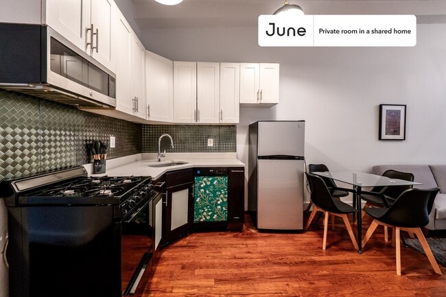 Building Photo - Private bedroom in 3 bed/1 bath Home