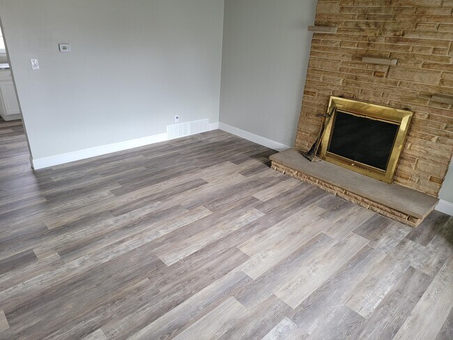 Building Photo - 3034 E Mound St