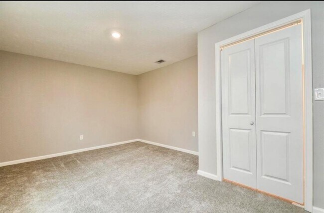 Foto del edificio - 7703 McHenry St