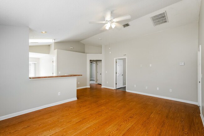 Foto del edificio - 6171 Skylarkcrest Dr
