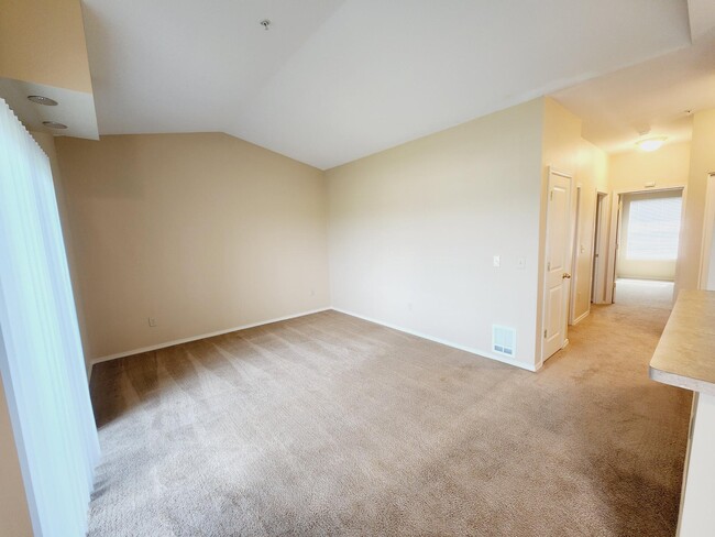 Building Photo - Lakeside Apartments