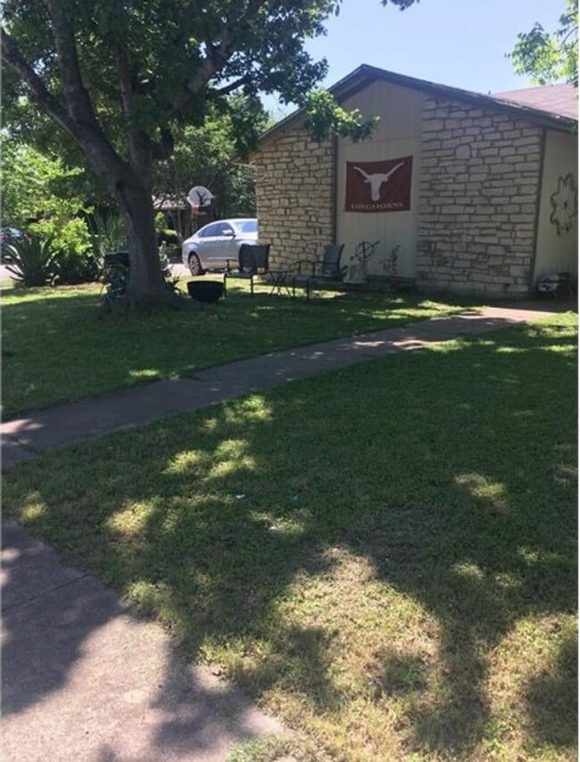 Foto del edificio - 4801 Candletree Ln