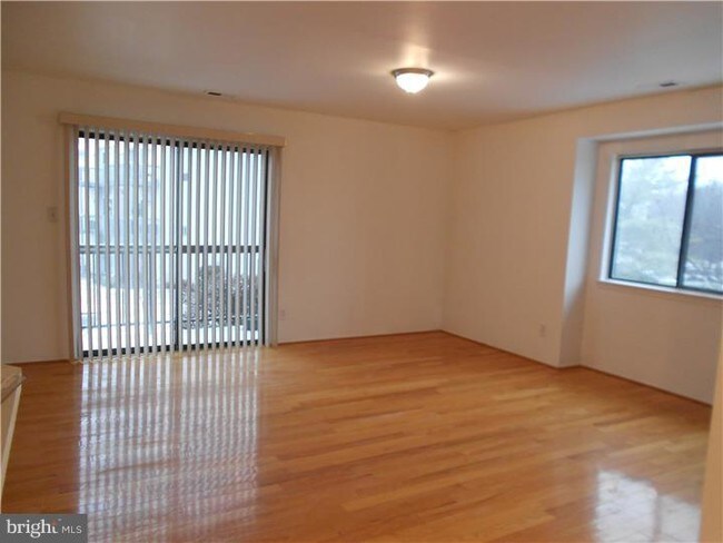 Building Photo - 704 Britton Pl