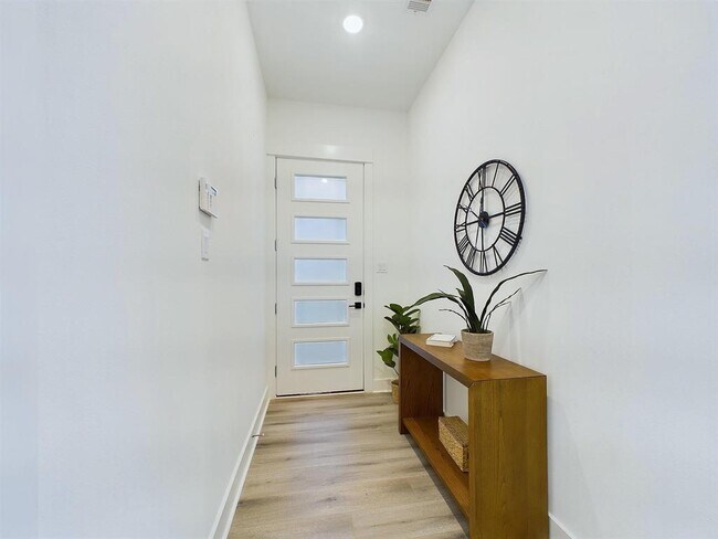 Foto del edificio - 5910 Eastwood St