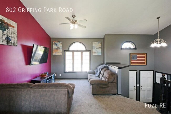 Foto del edificio - 802 Griffing Park Rd