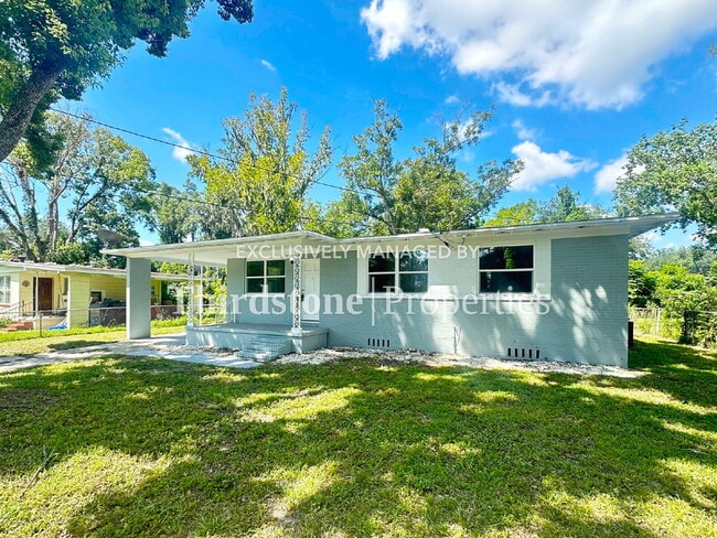 Building Photo - 1120 Skye Dr E