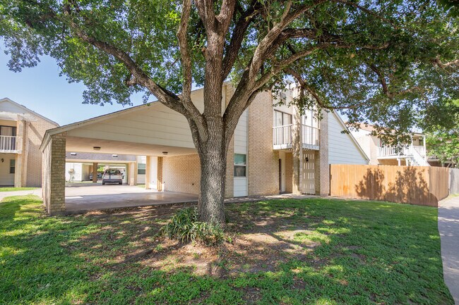 Foto del edificio - 105 Maplewood Dr