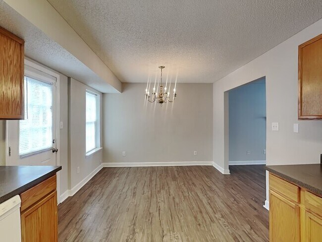 Building Photo - 4931 Cornelia Dr