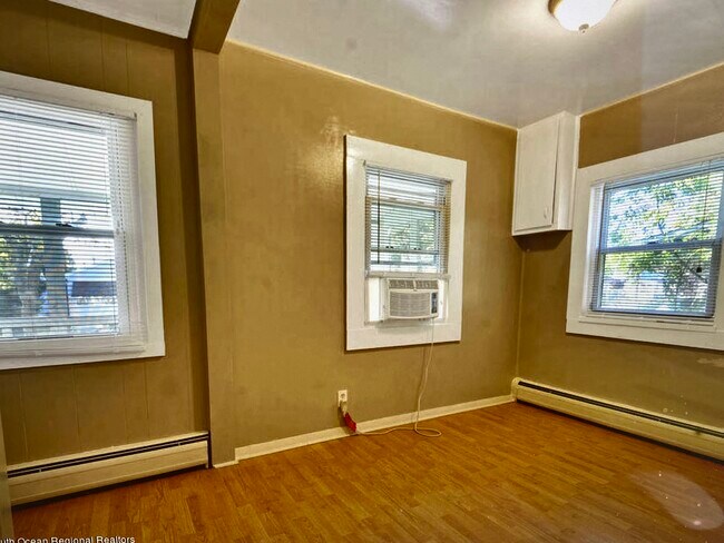 Building Photo - 1824 Briarwood Ter