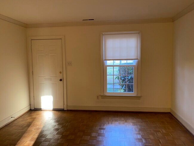 Foto del edificio - 3810 Hermitage Rd