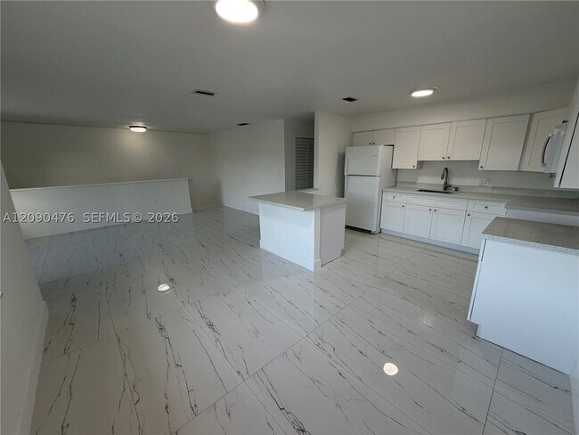 Building Photo - 1760 W 42nd St