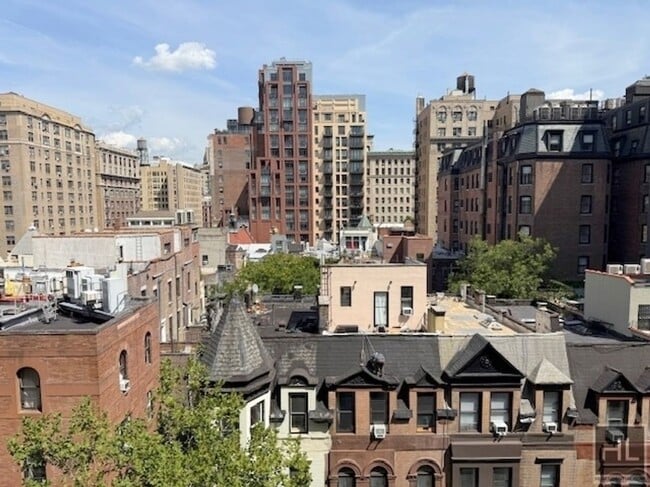 Building Photo - 252 W 76th St