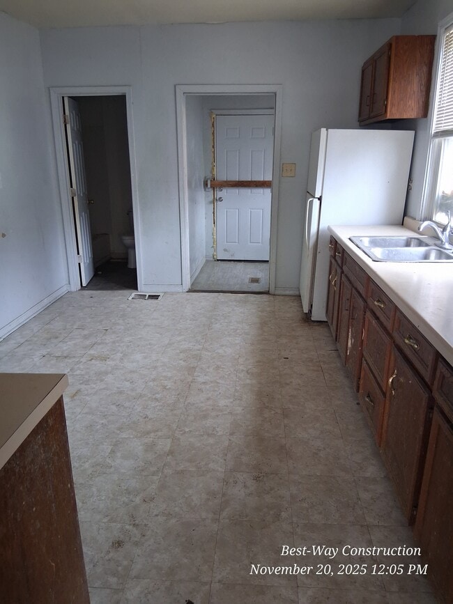 Building Photo - 2004 E Wood St