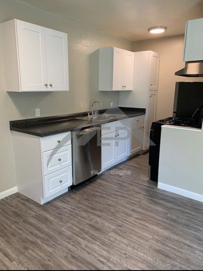 Building Photo - 207 E Hurd St