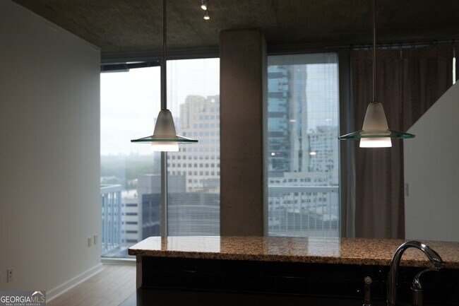 Foto del edificio - 3324 Peachtree Rd NE