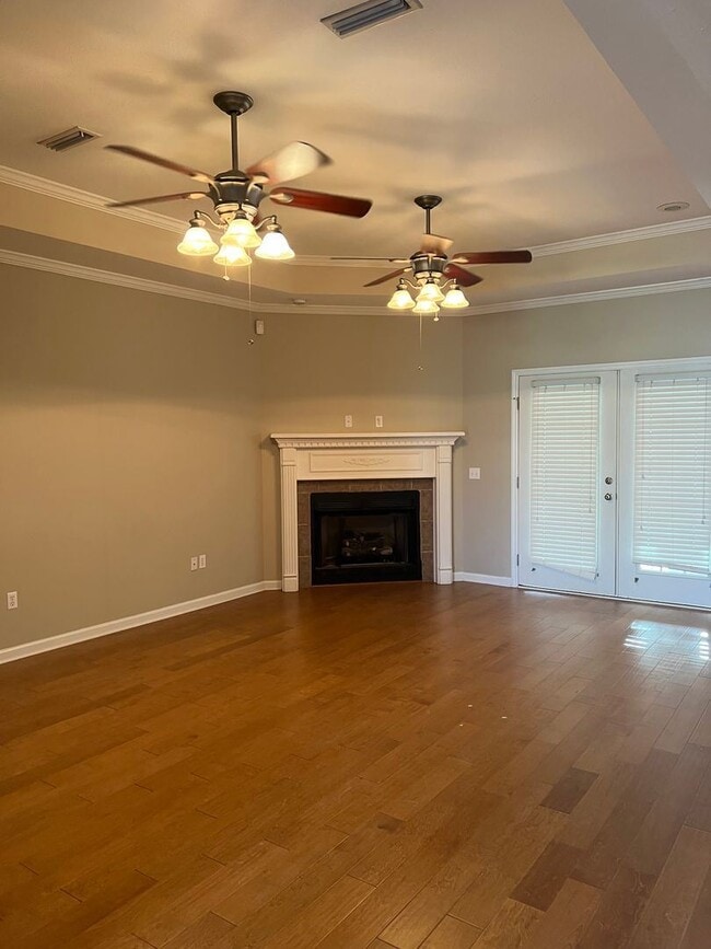 Building Photo - 4 br, 2.5 bath House - 205 Fountain Crest Dr