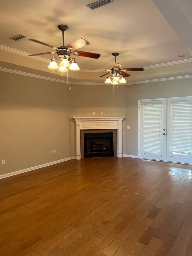 Foto del edificio - 4 br, 2.5 bath House - 205 Fountain Crest Dr