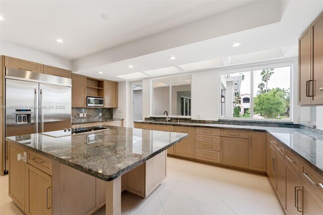 Foto del edificio - 13032 Mar St